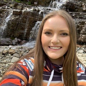 Meet your Posher, Alexis